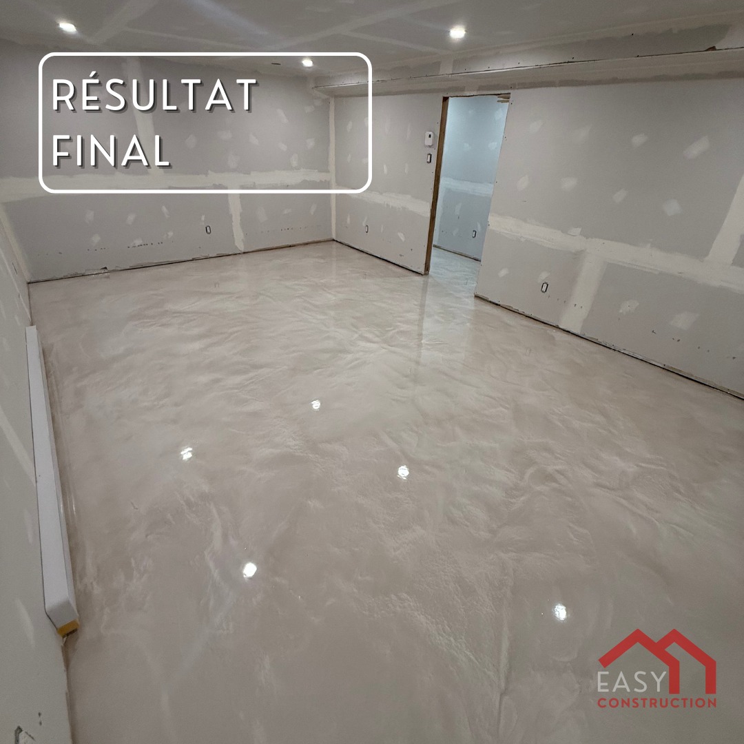 Résultat final d'un plancher époxy avec fini brillant